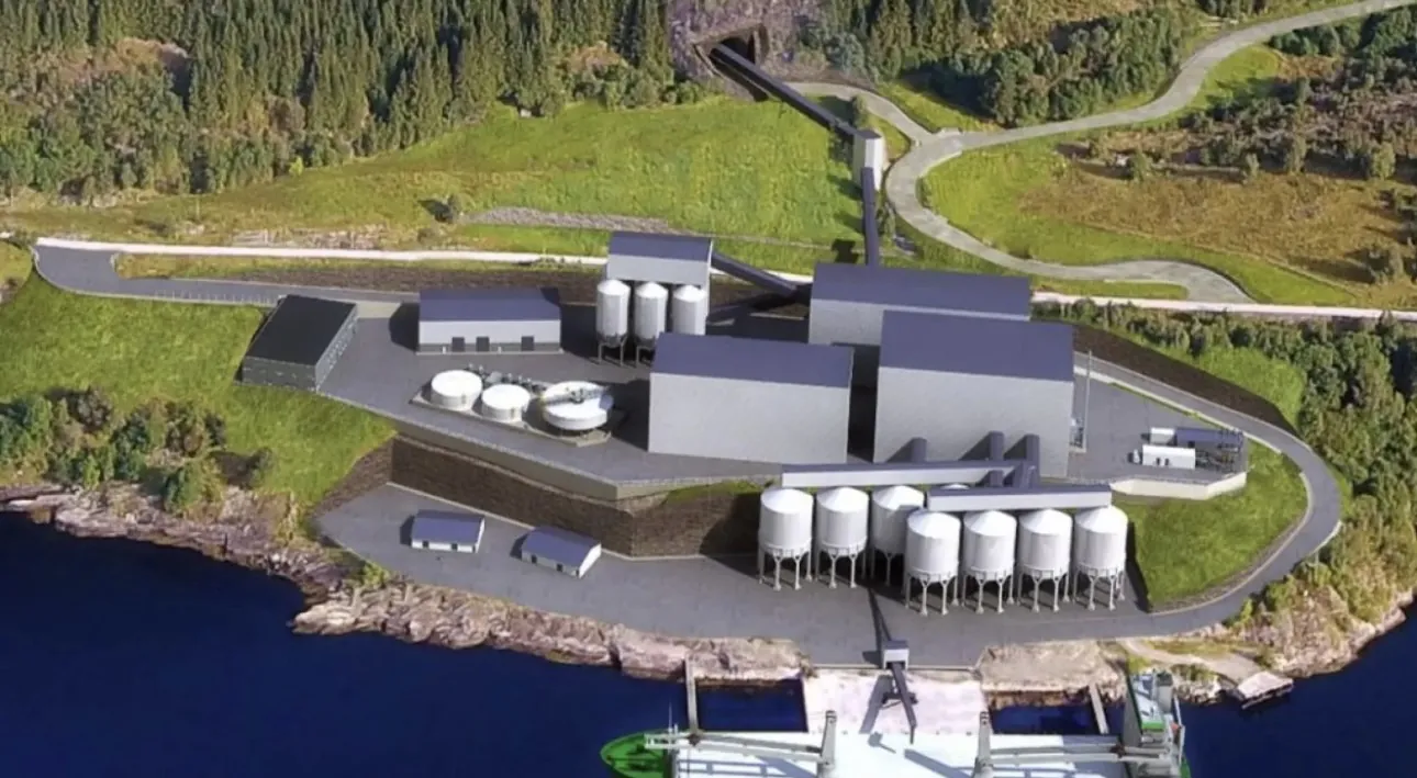 Oversiktsbilde av Engebøfjellet gruve- og prosessanlegg ved Førdefjorden