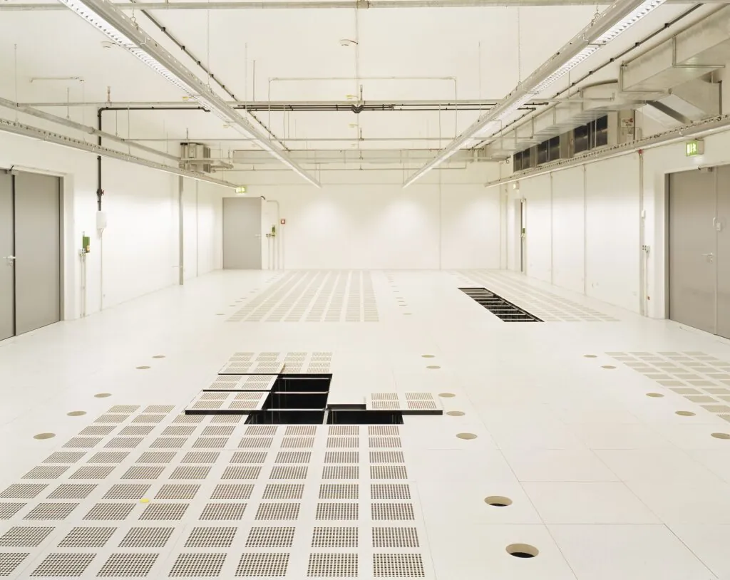 Large technical room with perforated Raised Access Floor panels and open modules for access to installations.